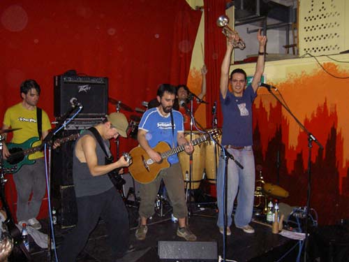 La Papa Verde am 16.11.2008 - Latino Ska Punk und Cumbia
        in der Glockenbach Werkstatt, Mnchen